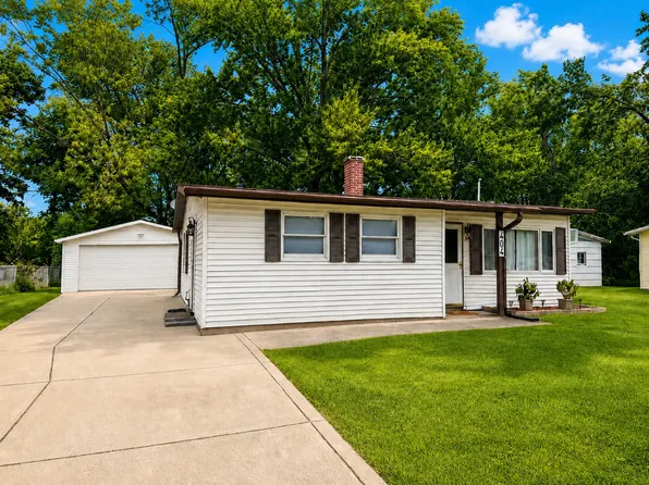 404 Michigami Trl, Porter, IN 46304