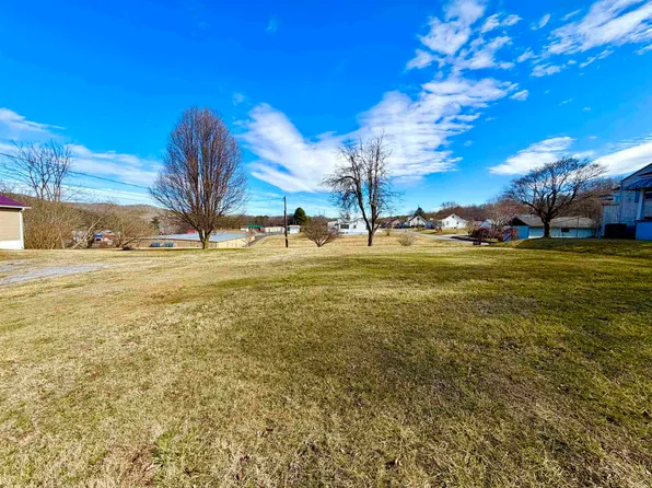 117 Pinehurst Ave, Rich Creek, VA 24147