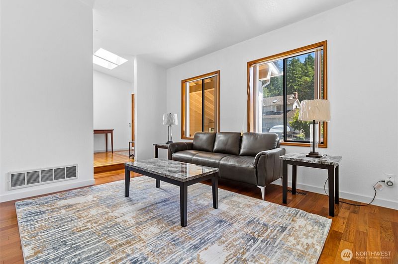 3rd image of 32827 12th Avenue SW