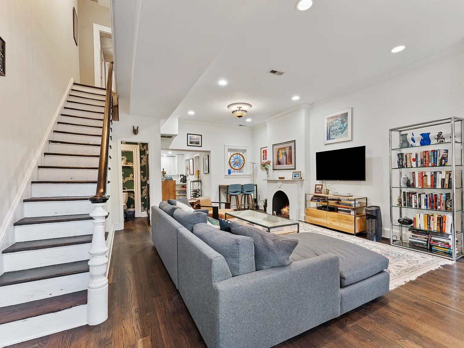 3 bed, 2.5 bath, 1884 sqft, $5,450 — Photo 3