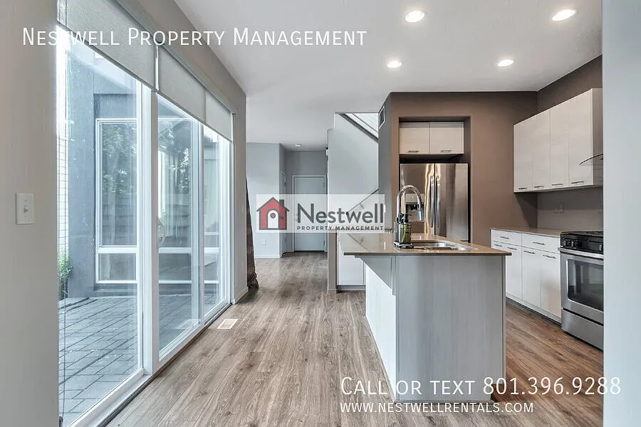 Modern 4-bed home in Daybreak! — Photo 4