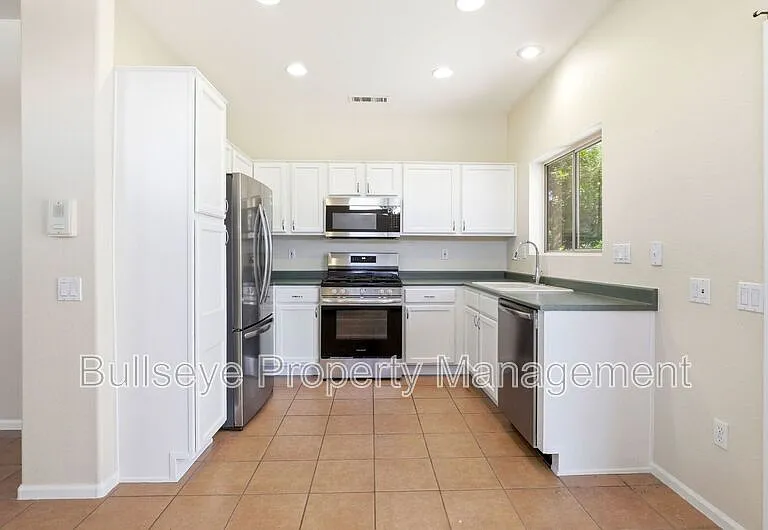 15893 W Arrowhead Dr — Photo 9