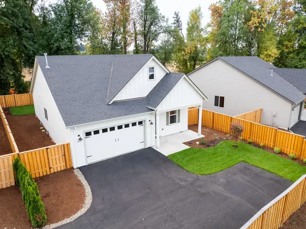 855 Oakleaf Way, Silverton, OR 97381