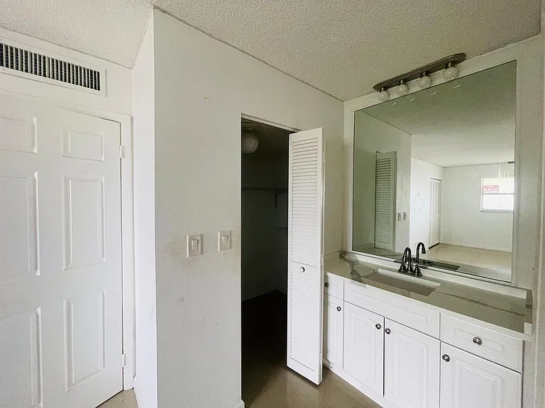 6300 S Falls Circle Dr #412 — Photo 16