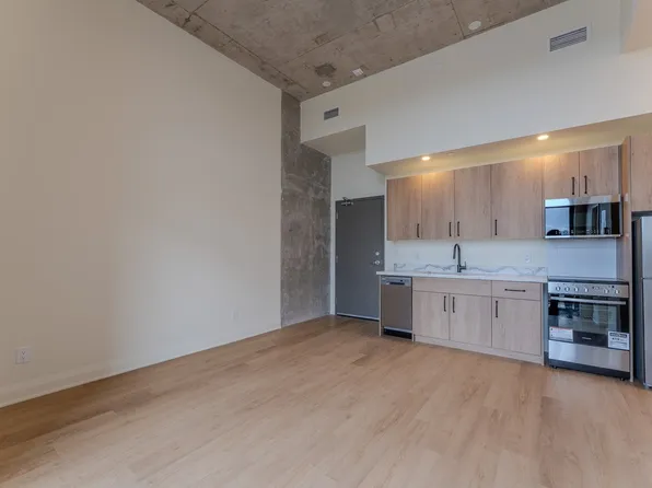 204-11 Robert St, Hamilton, ON