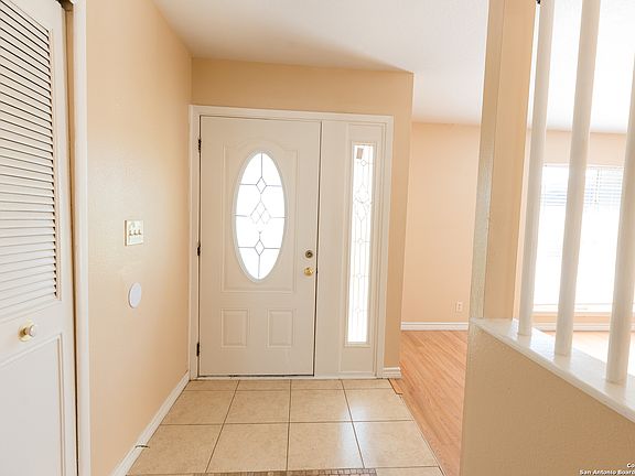 2nd image of 5867 Castle Brook Dr
