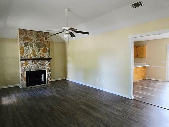3rd image of 218 Kevin Rd