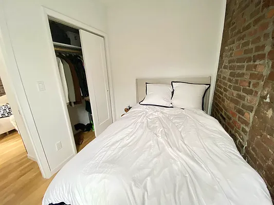 Rented by J PRESTON AND ASSOCIATES INC | media 33