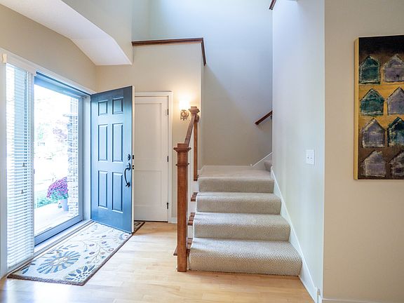 3rd image of 651 Willoughby Way W