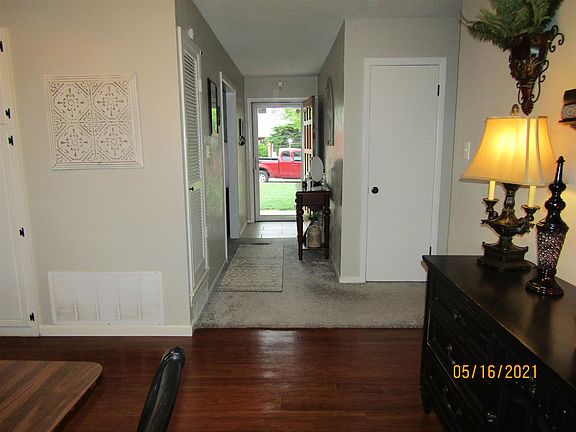 5th image of 237 Beach St