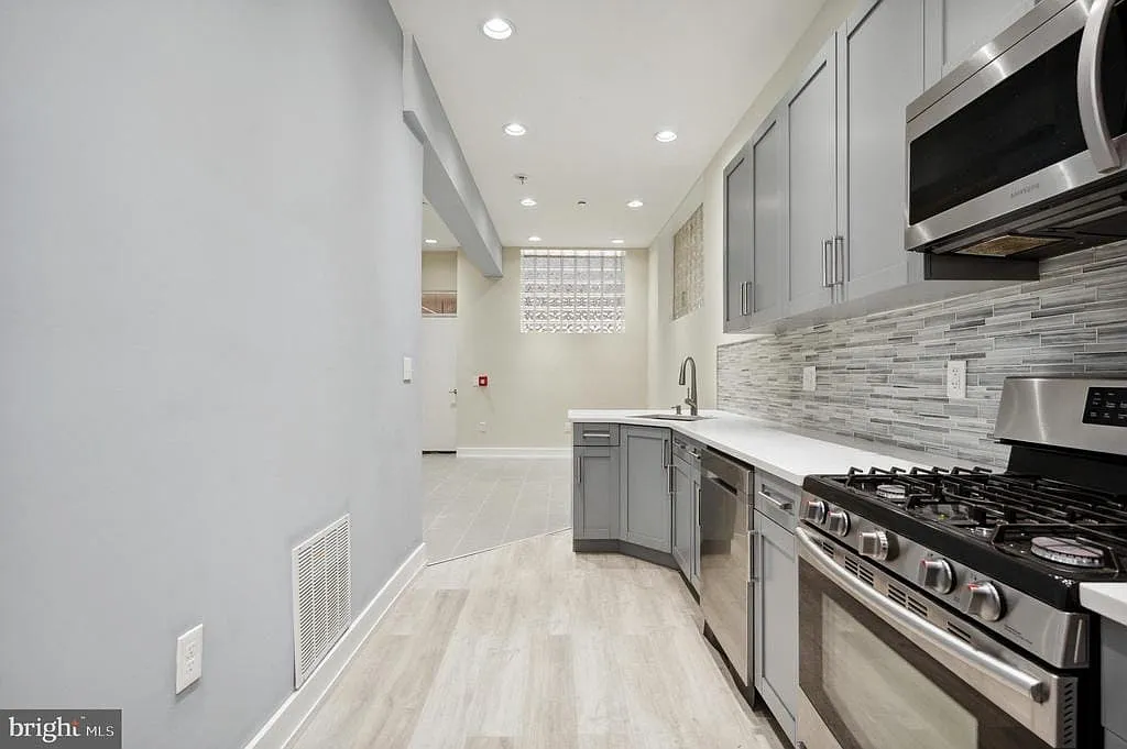 2024-26 E Fletcher St — Photo 4