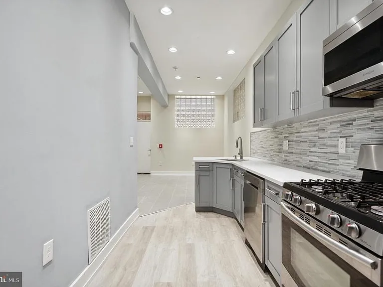 2024-26 E Fletcher St #1F — Photo 4