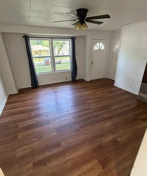 613 W Beech St — Photo 5