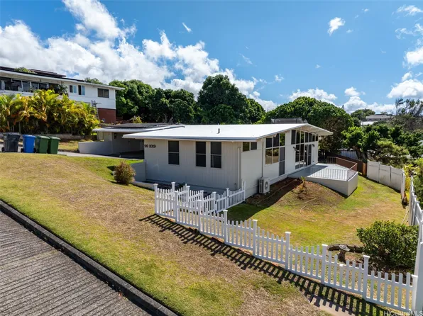 99-1019 Lauole St, Aiea, HI 96701