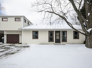 212 E Maxon Ln, Streamwood, IL