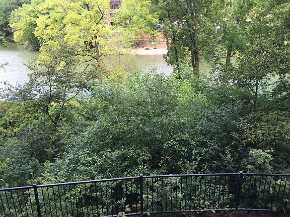 3rd image of 5950 Lake Bluff Dr Unit 201