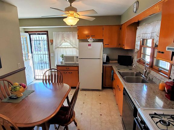 3rd image of 2020 Glenwood Ave