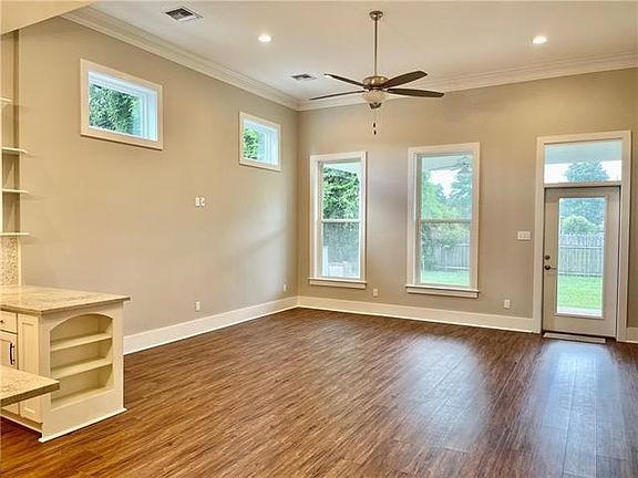 2nd image of 525 Nursery Ave