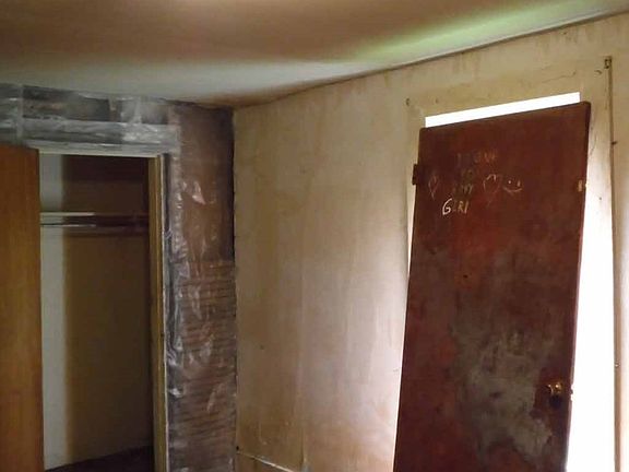 5th image of 105 W Dent St