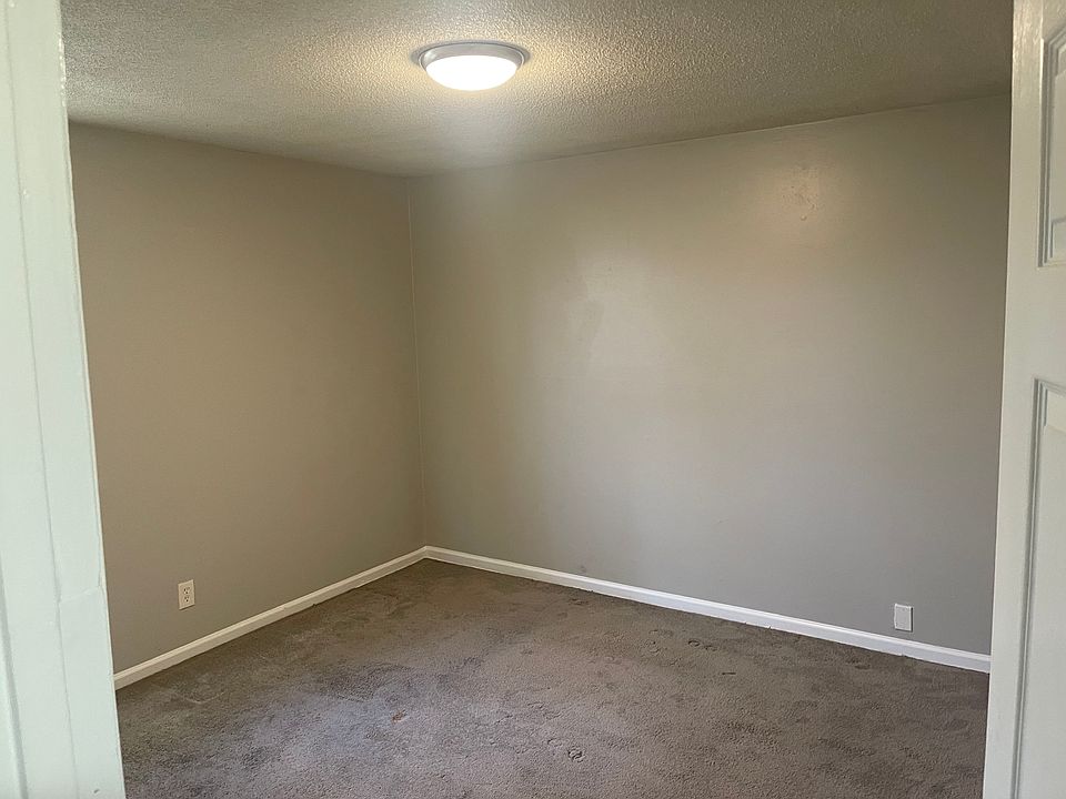 2nd image of 811 Blue Ridge Dr