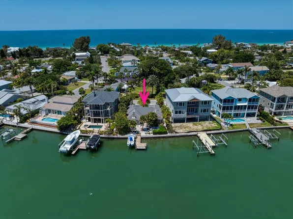 507 Harbor Dr, Belleair Beach, FL 33786