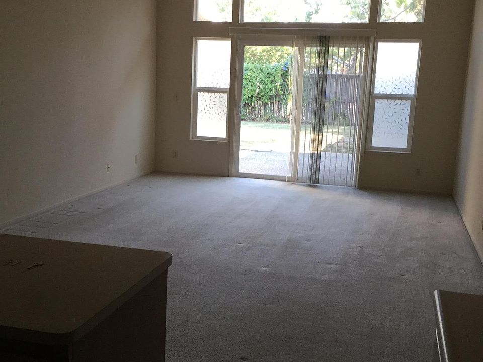 1st image of 407 Heron Pl