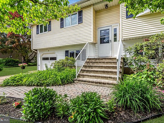 3rd image of 26 Allen Dr