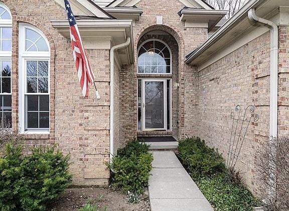 2nd image of 3984 Palisades Blvd