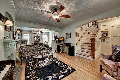 3rd image of 912 Saint Clair Ave