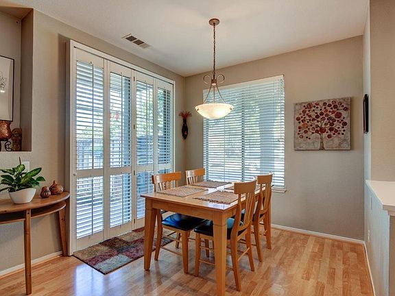 4th image of 409 Shandon Ct