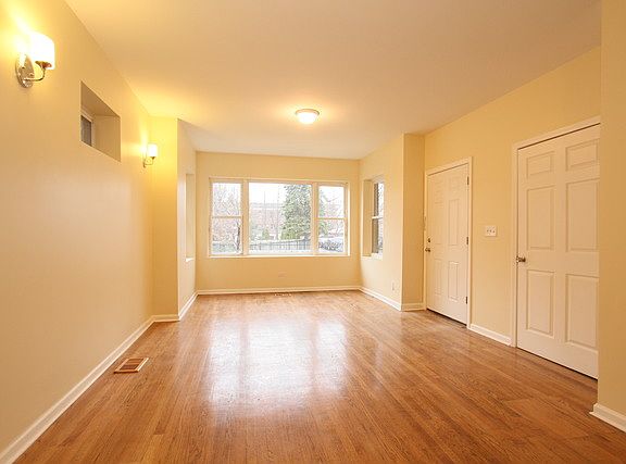 3rd image of 6231 S Washtenaw Ave