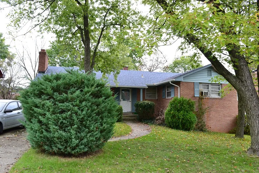 9215 Davidson St photo 1