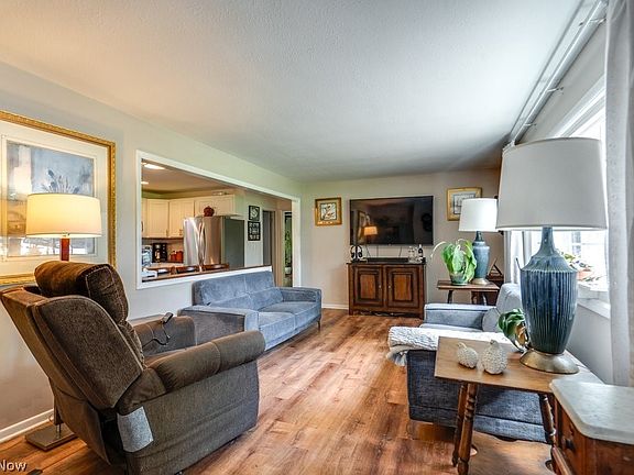 3rd image of 183 Timberlane Dr