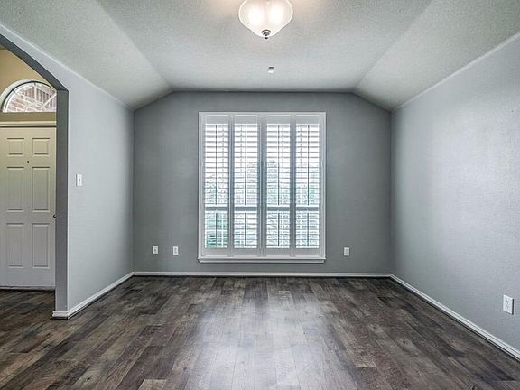 3rd image of 10405 Lynnhaven Pl