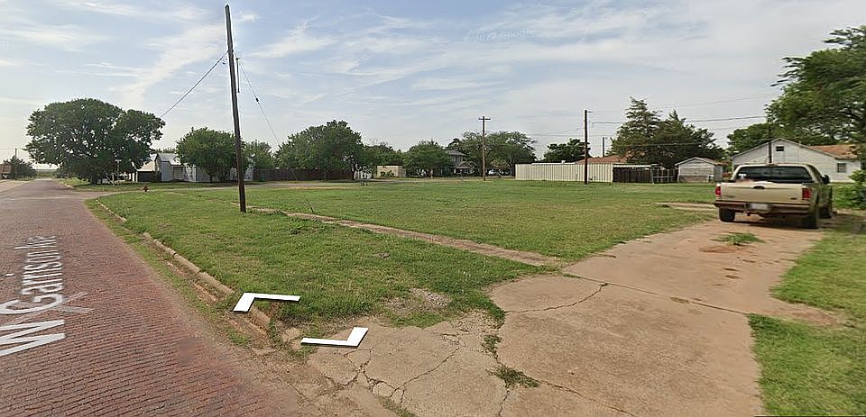 1st image of 323 W Garrison Ave