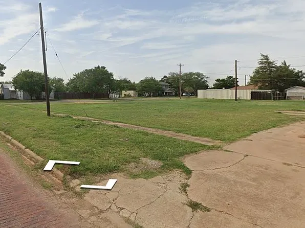 323 W Garrison Ave, Electra, TX 76360