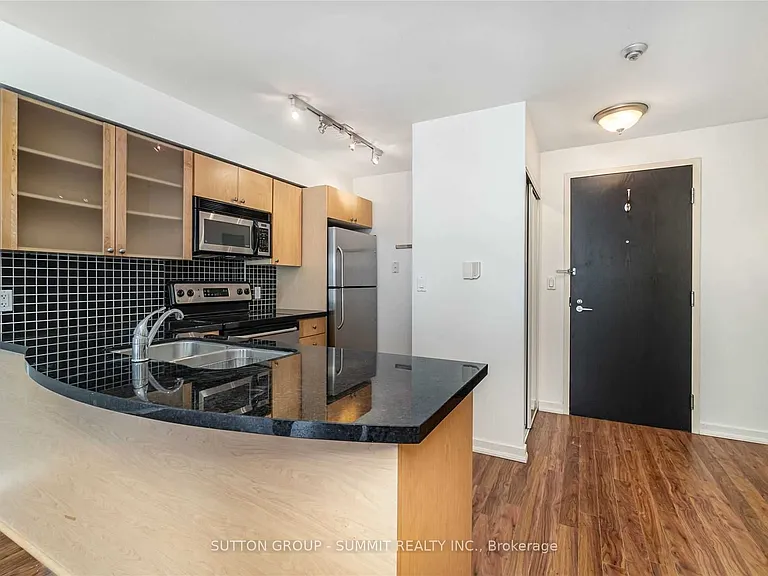 1005 King St W #416 — Photo 10