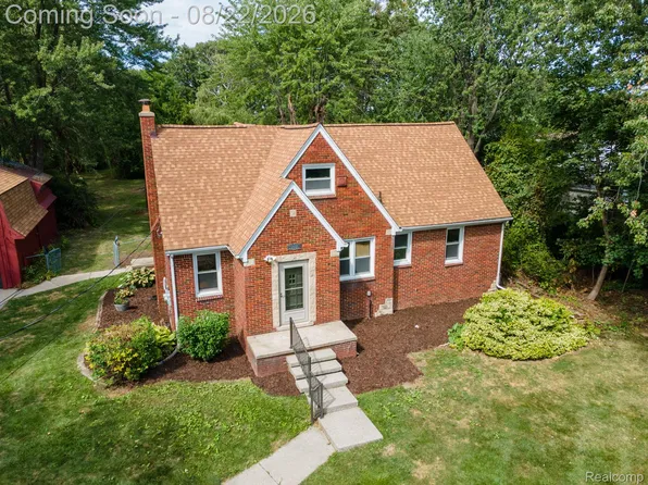 20997 Flora St, Roseville, MI 48066