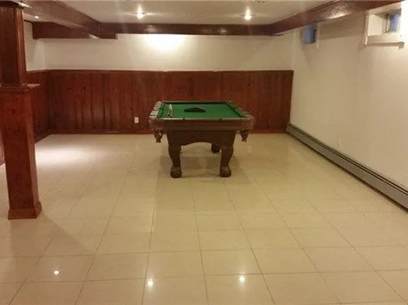 217-35 Kingsbury Avenue image 1 of 12