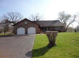 8N681 Wildwood Dr, Elgin, IL 60124