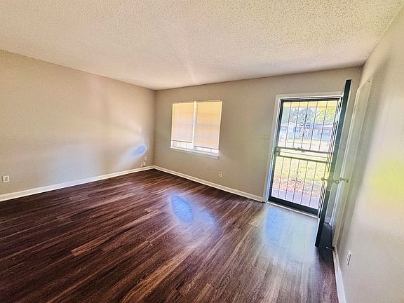 5th image of 1502 Mary Jane Ave