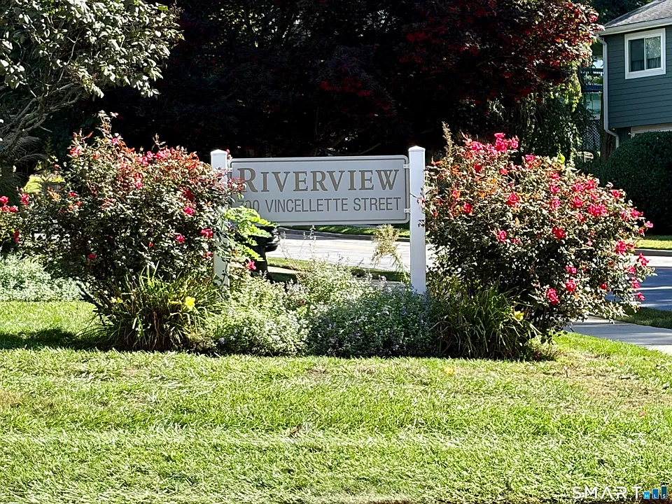 44 Riverview Dr #44