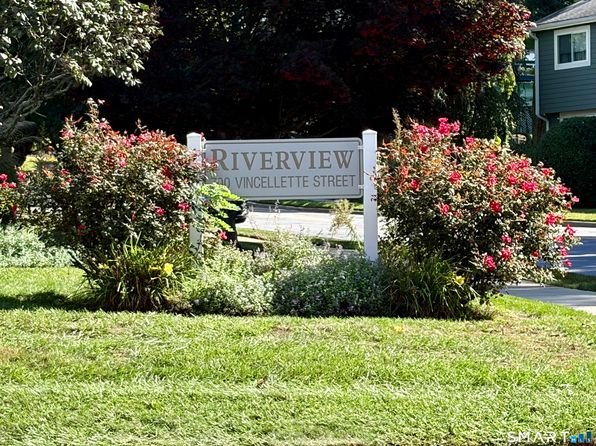 44 Riverview Dr #44