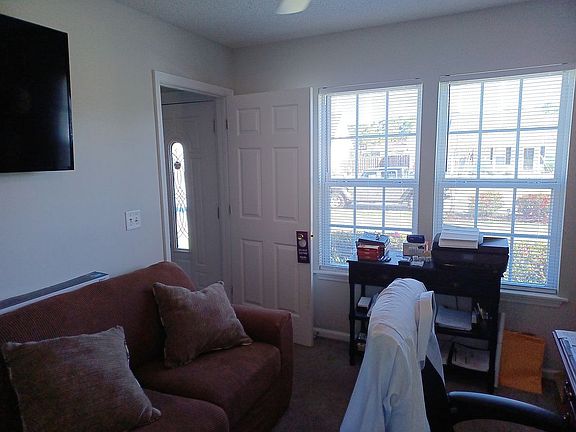 5th image of 716 Tisbury Ln