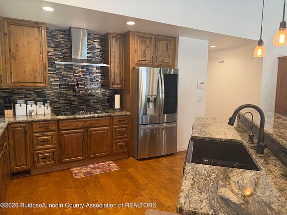 4th image of 326 & 324 Hemlock Cir