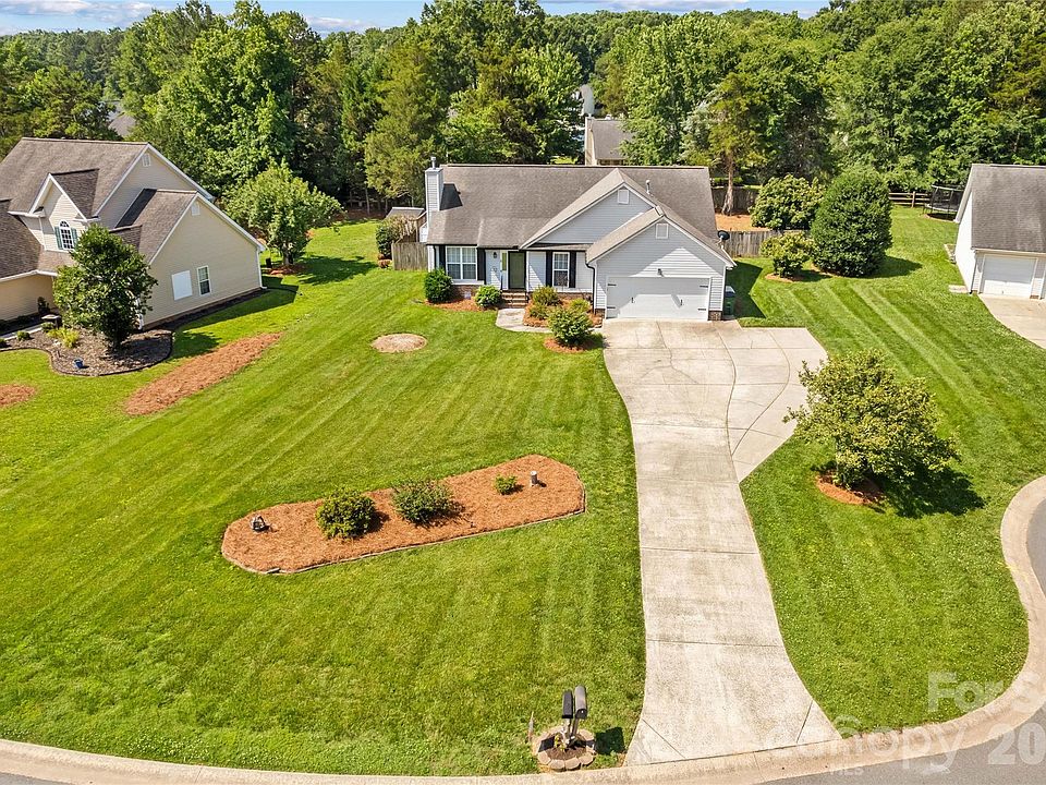 1st image of 4425 Derbyshire Ln