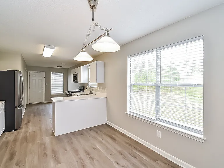 1376 Camrose Ct — Photo 6