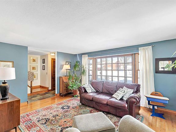 5th image of 3741 Eastwood Ave