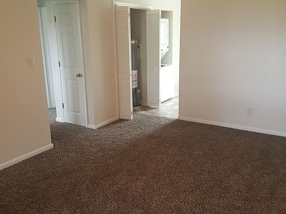 3rd image of 162 Brookwood Way N
