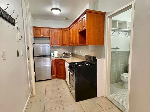 5th image of 150 W 76th St #2B2